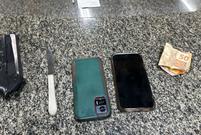 Bandido é preso após ser rendido por passageiros em tentativa de assalto a ônibus