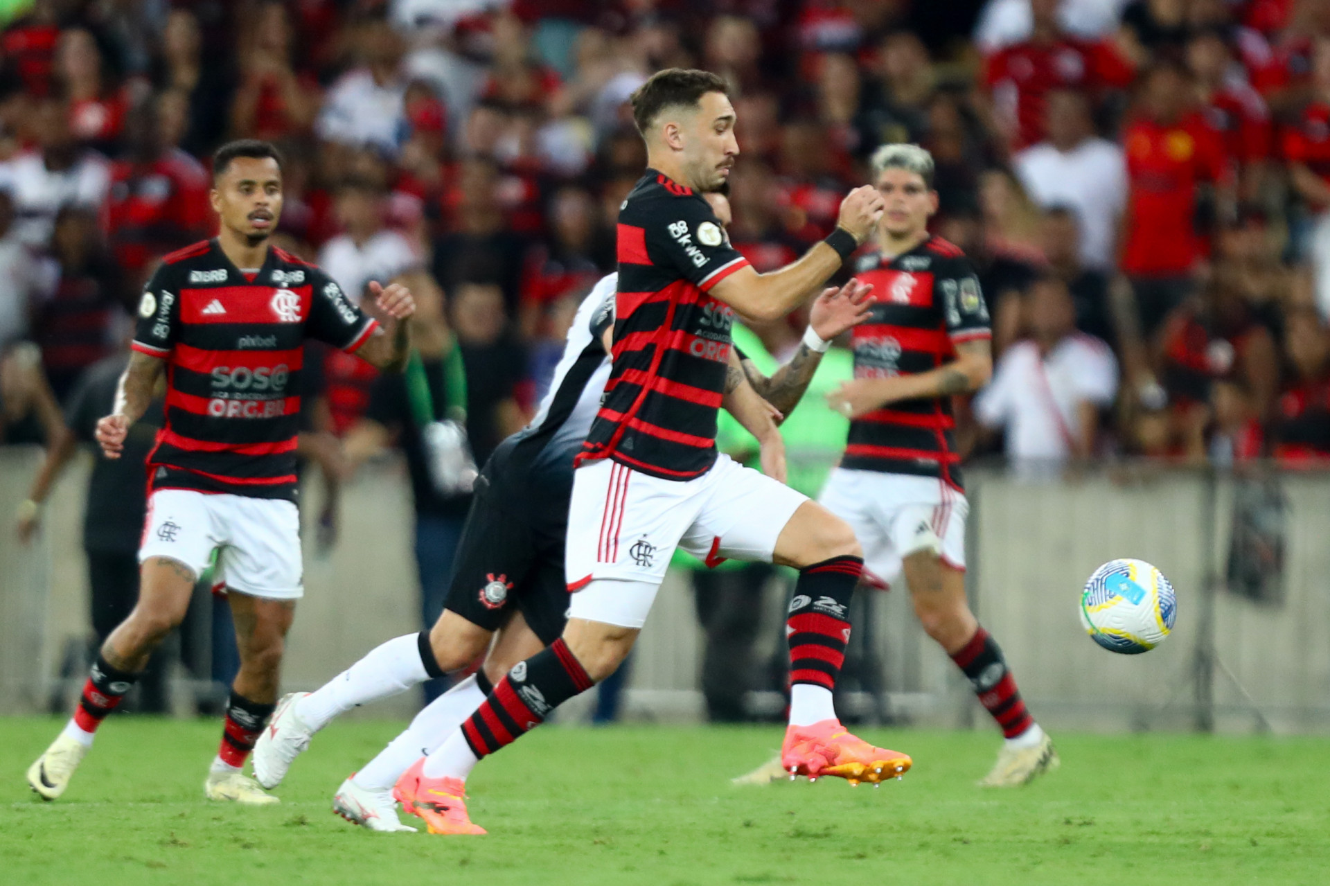 Flamengo e Corinthians mediram for&ccedil;as no Maracan&atilde; - Gilvan de Souza / Flamengo