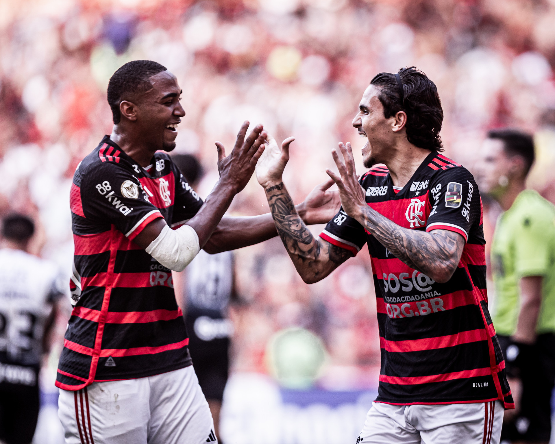 Lorran deu passe para o gol de Pedro, o primeiro do Fla, e depois balançou a rede na vitória de ontem - MATHEUS SANCHES /MYPHOTO PRESS/ESTADÃO CONTEÚDO