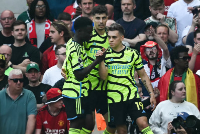 Arsenal bate Manchester United, retoma topo do Inglês e devolve pressão ao City