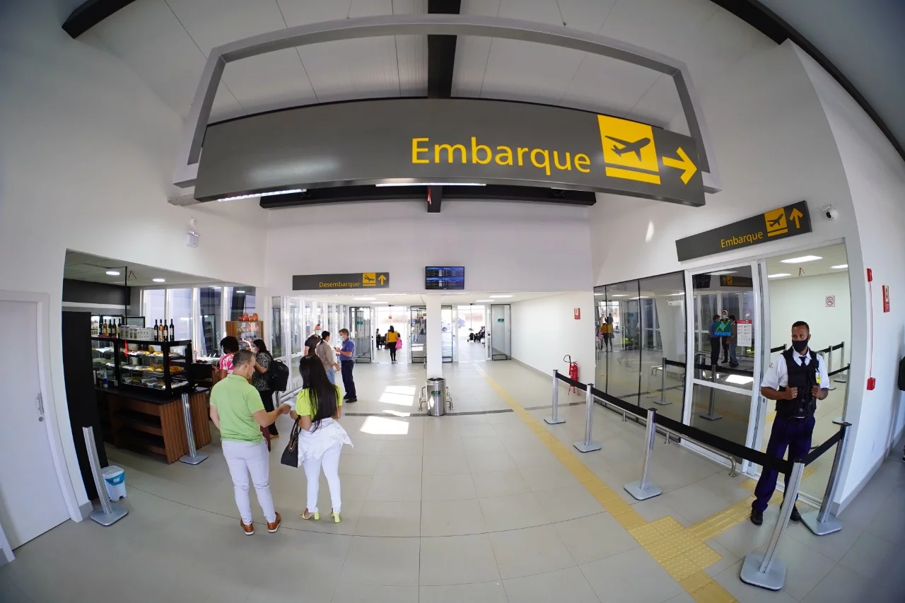 Aeroporto de Rio Grande é reaberto para operações de resgate e voos humanitários