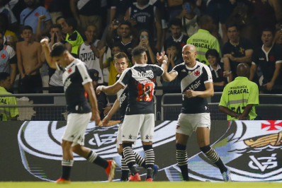 Payet destaca vitória importante para o Vasco e exalta faro de gols de Vegetti: 'Nosso artilheiro'