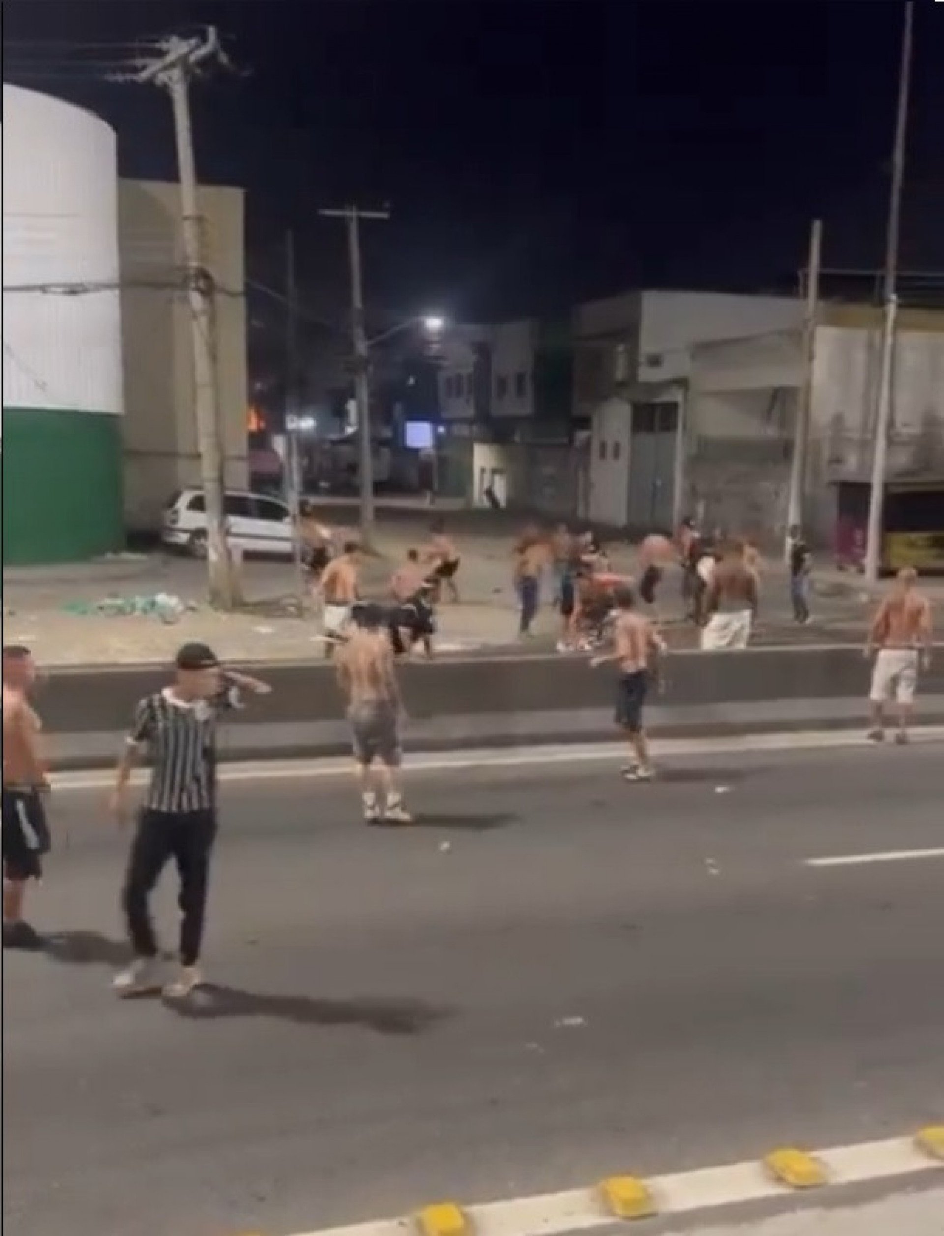 Video: Hinchas de Corinthians ingresan a la Calle Llegada de María en enfrentamiento con organizadores de Florida |  Rio de Janeiro