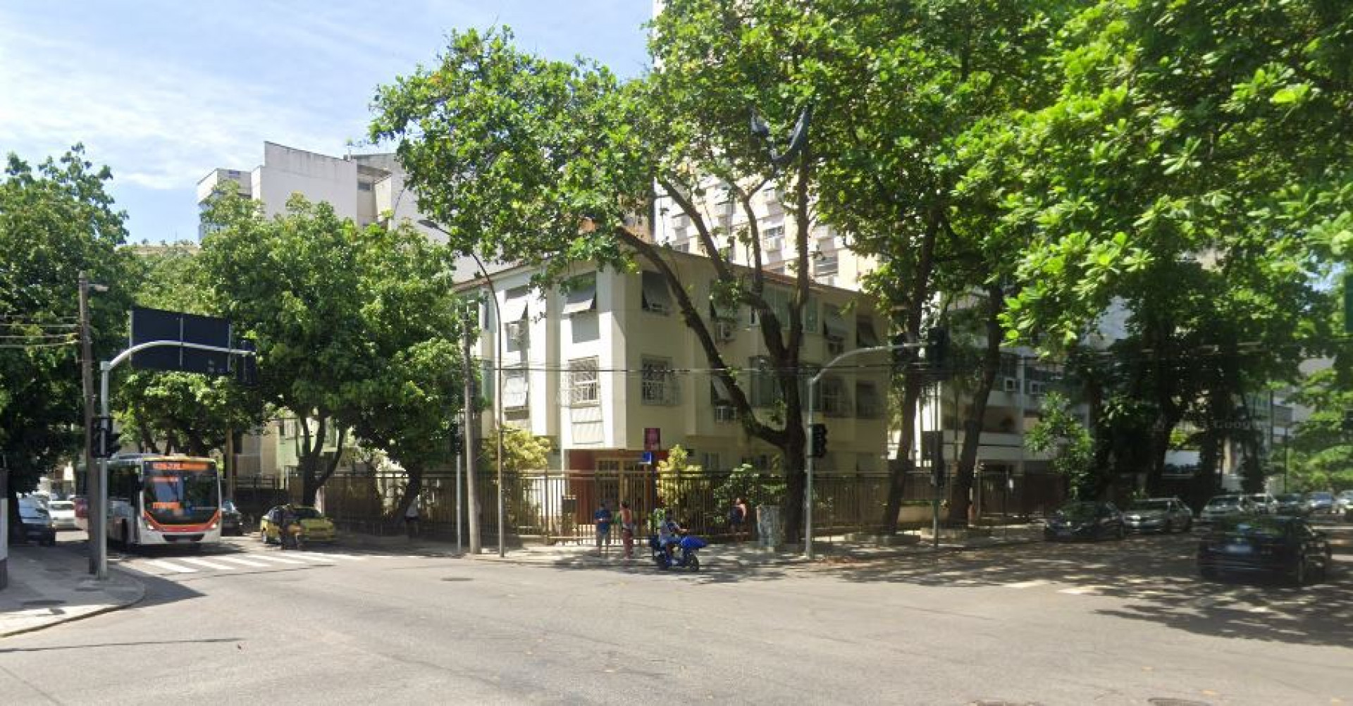 Acidente aconteceu no cruzamento das Avenidas Afrânio de Melo Franco e General San Martín - Reprodução / Google Maps