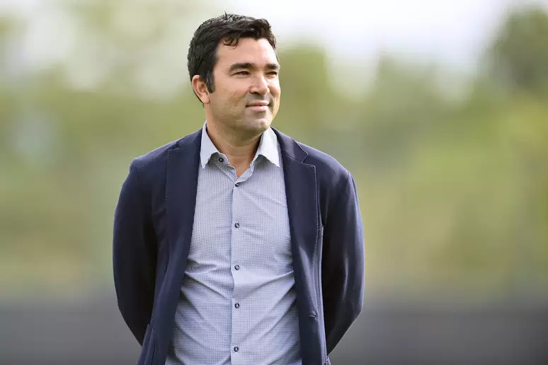 Deco é o diretor esportivo do Barcelona - Pau Barrena / AFP