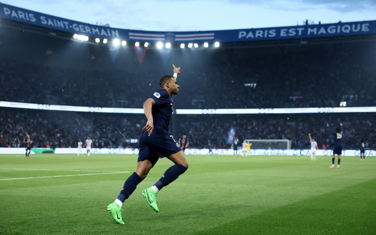 Mbappé celebra gol marcado em jogo do PSG - Franck Fife/AFP