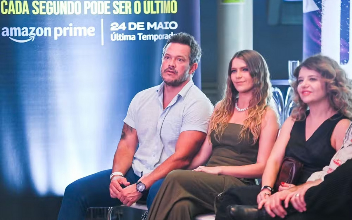 Isabella Santoni e Henrique Blecher na coletiva da série do streaming 