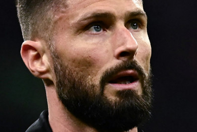 Giroud anuncia saída do Milan rumo à MLS