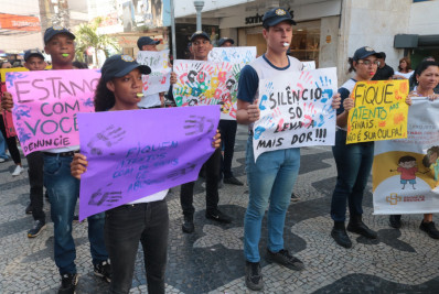 Caminhada marca início de ações contra abuso sexual de crianças e adolescentes