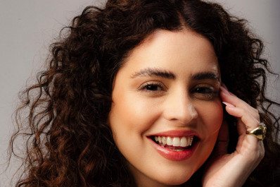 'Sou uma pessoa solar, interessada na vida', afirma Natascha Falcão, a Lola de 'No Rancho Fundo'