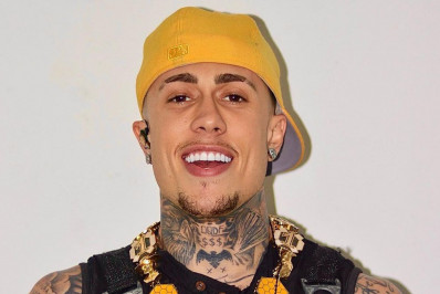 MC Daniel busca a irmã na escola após bullying e surpreende os alunos