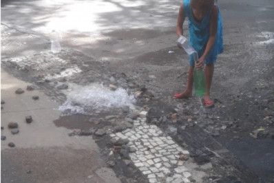 Técnicos atuam em vazamento de tubulação no Bairro de Fátima
