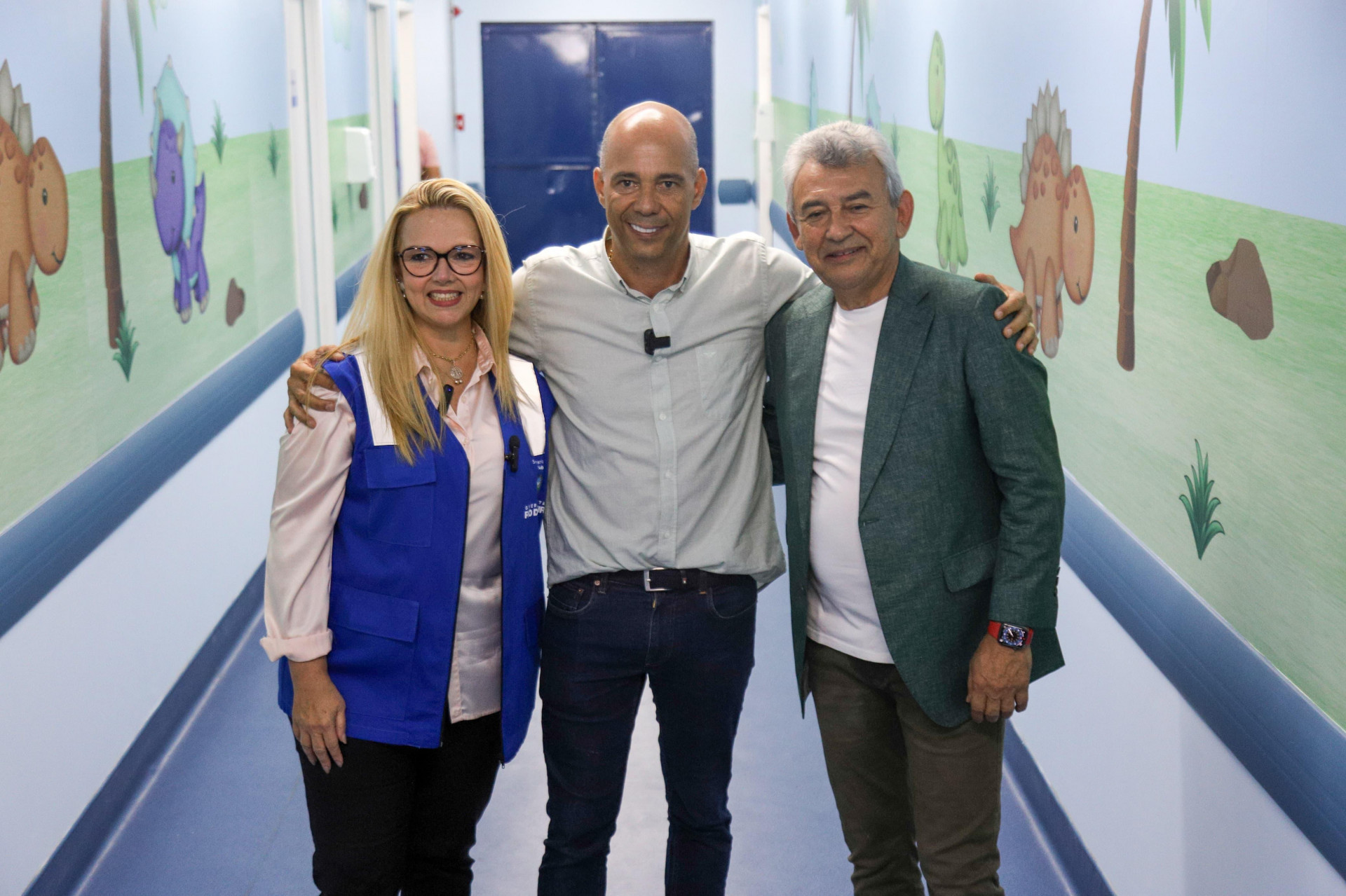 O prefeito Dr. Jo&atilde;o Ferreira Neto levou a secret&aacute;ria estadual de Sa&uacute;de Cl&aacute;udia Mello e o deputado Valdecy da Sa&uacute;de para conhecer as instala&ccedil;&otilde;es da unidade - Edgar Maciel