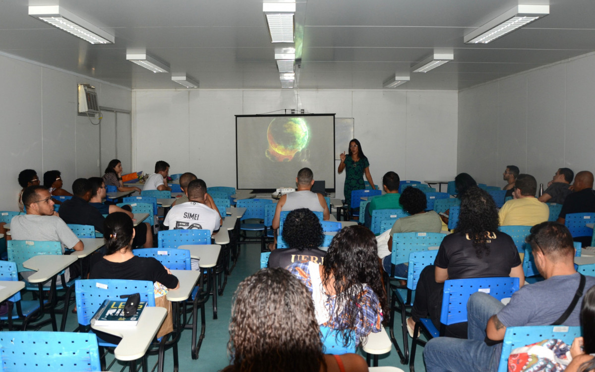 As 305 vagas serão divididas em diversos cursos no polo de Belford Roxo, como administração pública e biologia, por exemplo