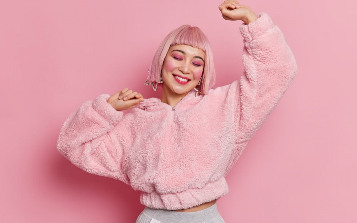 O cabelo marshmallow pink é uma tendência atual (Imagem: Cast Of Thousands | Shutterstock)