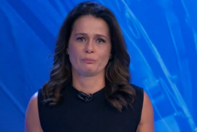 Vídeo! Adriana Araujo se emociona ao falar sobre cobertura de tragédia no RS 