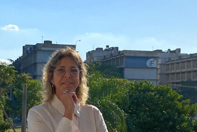 Professora da UFF coordena debate sobre políticas públicas