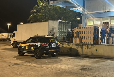 PRF apreende caminhão que transportava mais de 8 milhões de cigarros