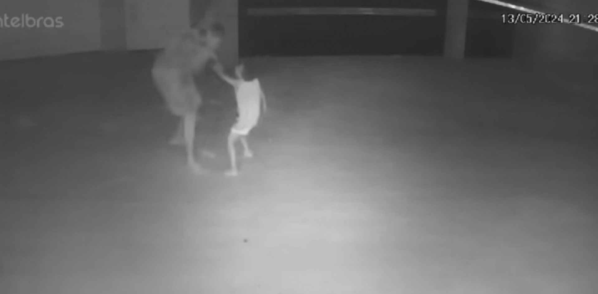 Homem agrediu o próprio filho com um chinelo e foi preso em Niterói - Reprodução