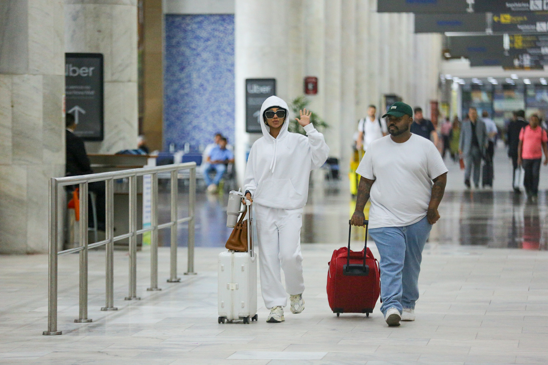 Brunna Gonçalves desembarca no Rio após passar por cirurgia de redução de testa
 - Victor Chapetta / Agnews