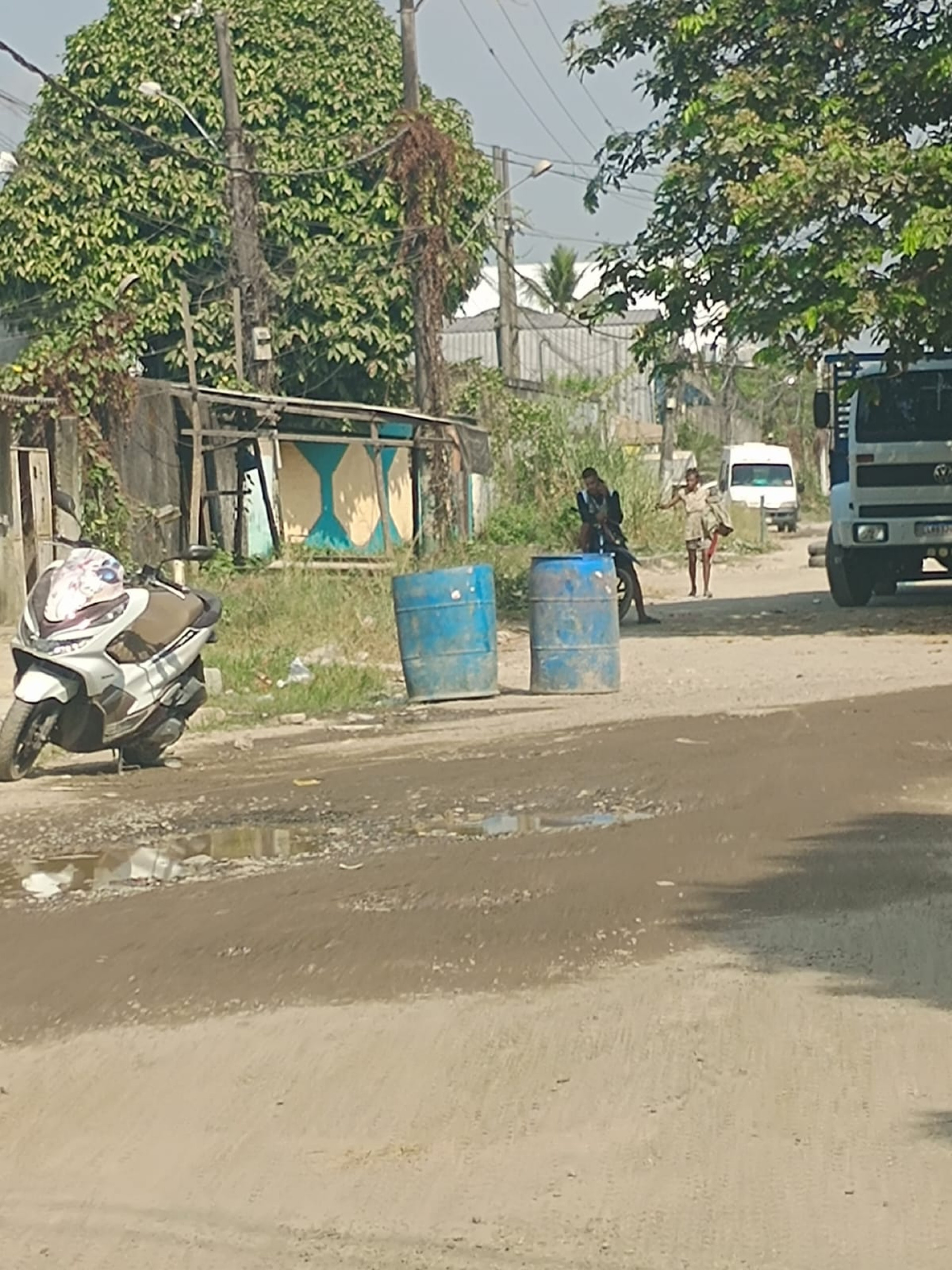 Polícia Civil interdita fábrica clandestina e prende sete pessoas em Duque de Caxias
 - Divulgação/Polícia Civil