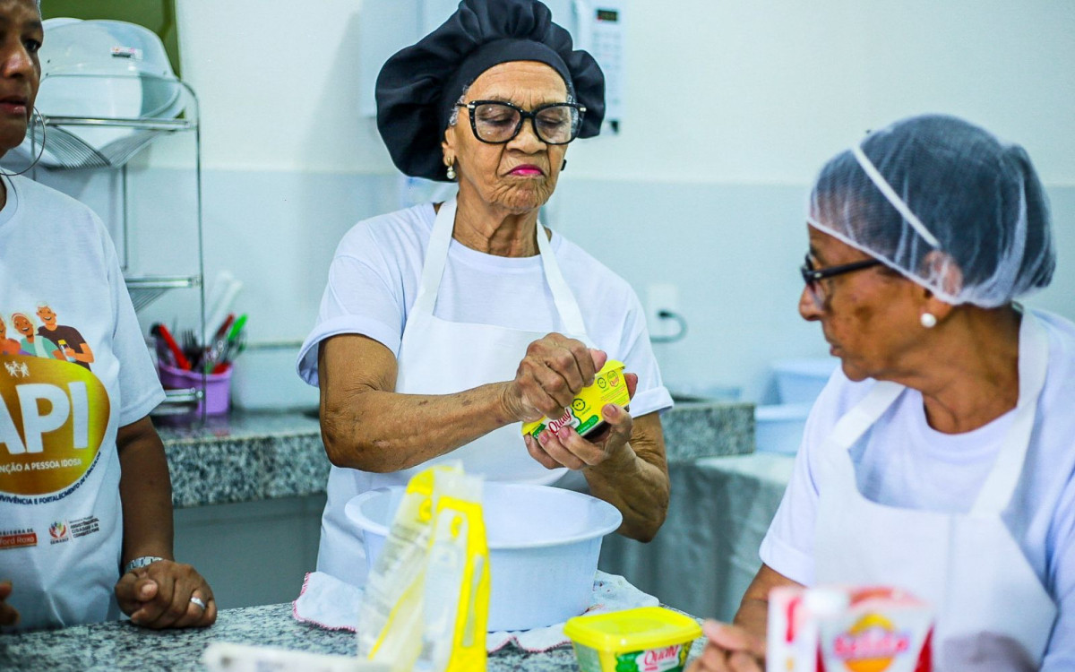 Neuza Pinheiro, 78 anos, está na API há 11 e se empenha nas aulas de culinária e nas outras oficinas