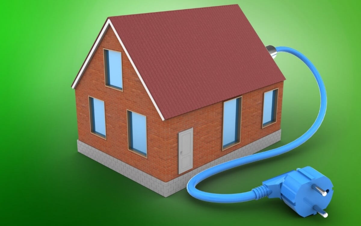 É essencial cuidado com a energia elétrica em casa (Imagem: Mmaxer | Shutterstock) 
