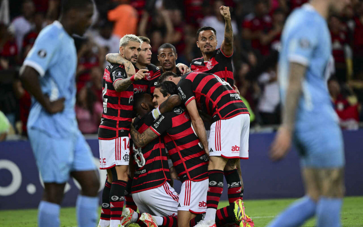 Flamengo atropela e ganha vida na Libertadores