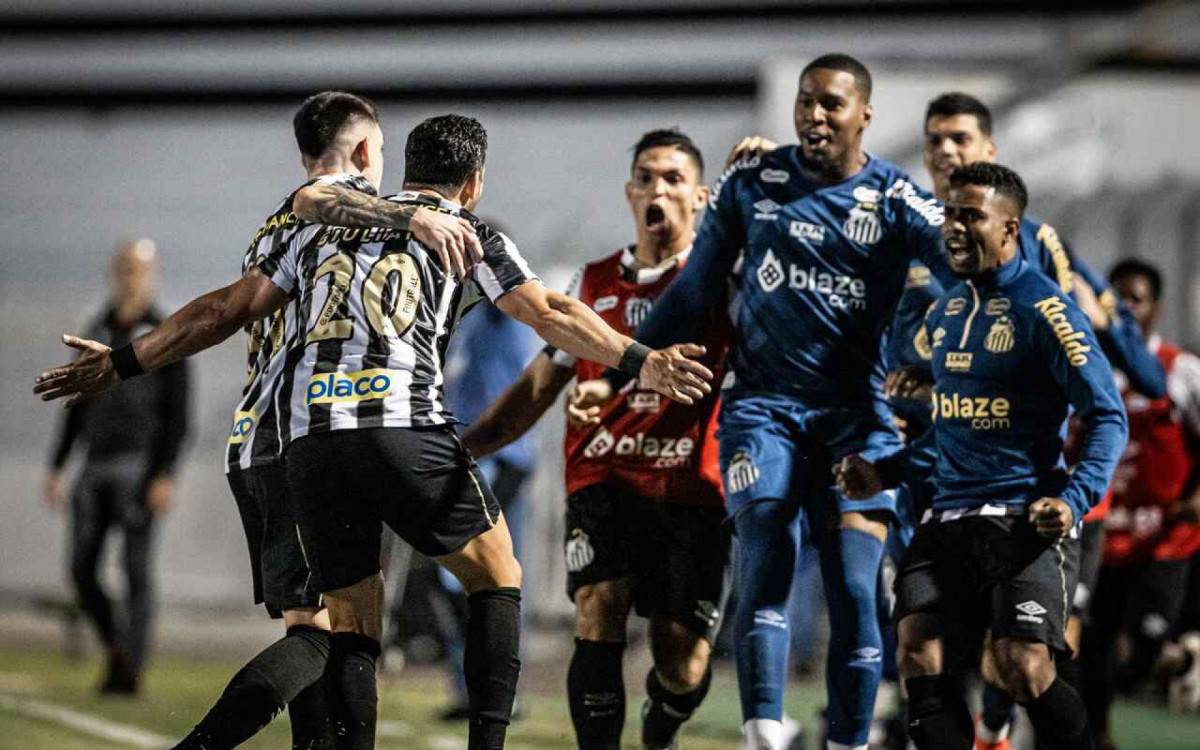 Santos vence a Ponte Preta e reassume a liderança da Série B
