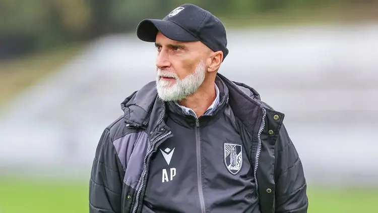 Álvaro Pacheco, do Vasco, é eleito terceiro melhor técnico do Campeonato Português 