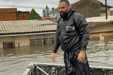 Lutador do UFC compartilha rotina no resgate às vítimas no RS: 'Cenas assustadoras'