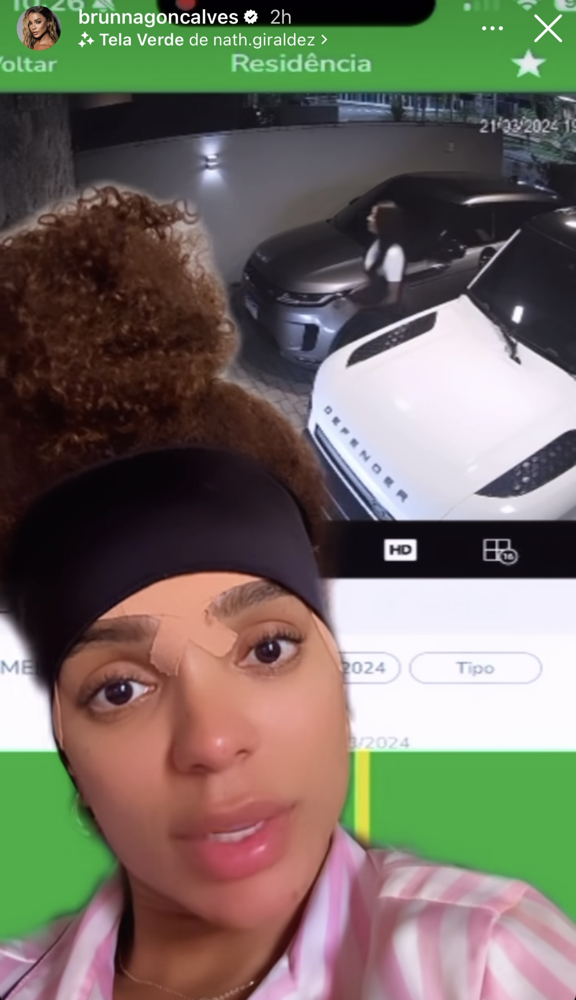 Brunna Gonçalves mostra imagens da câmera de segurança do momento em que entregador chega em sua casa para fazer entrega - Reprodução