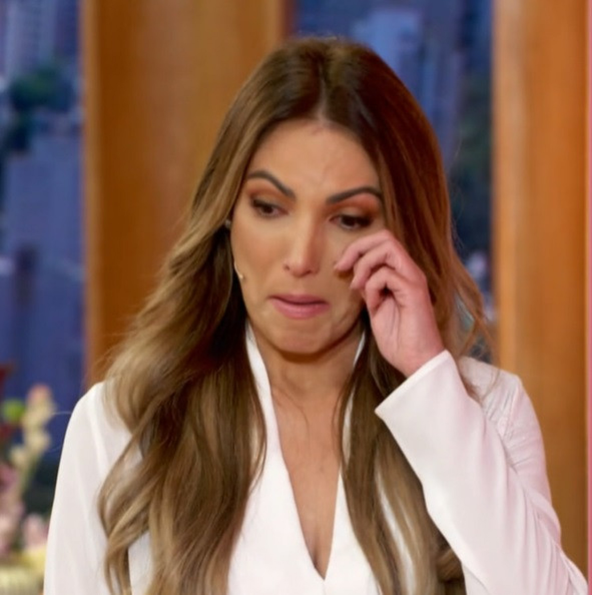 Patricia Poeta se emociona durante o 'Encontro' - Reprodução de vídeo