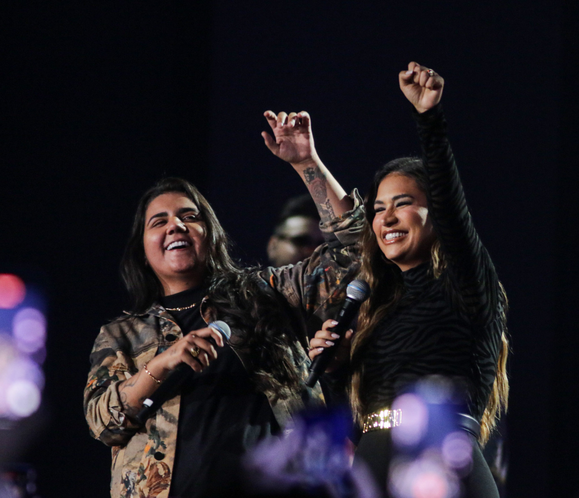 Yasmin Santos e Simone Mendes - Van Campos / Agnews