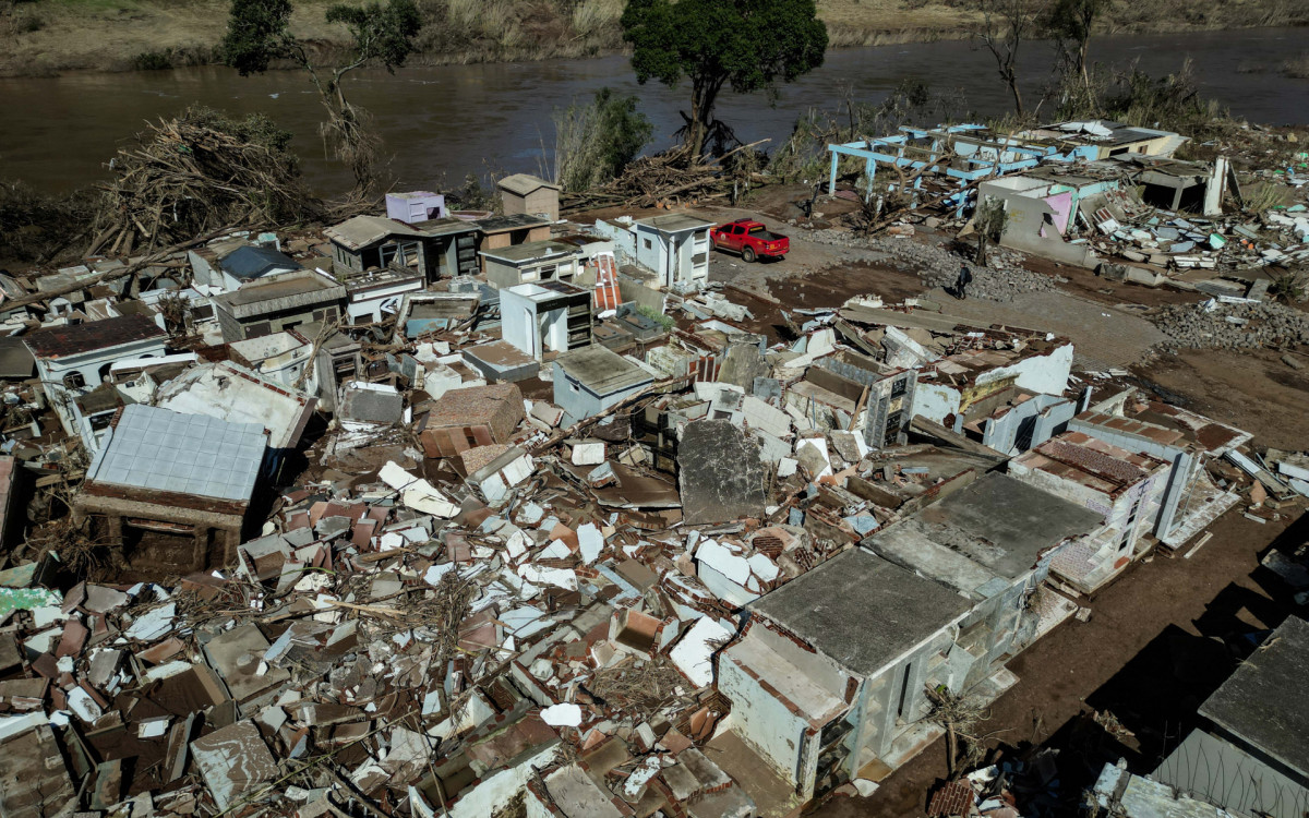 No local, é possível encontrar ossadas expostas e um ambiente em ruínas - AFP