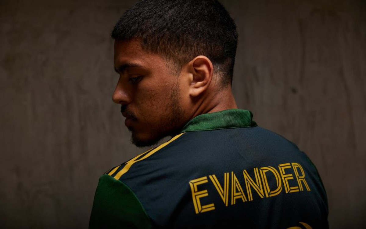 Marcos Braz estuda nova investida em Evander para reforçar o Flamengo