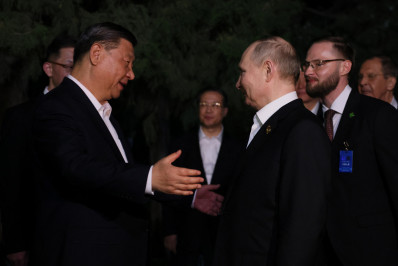 Xi recebe Putin e elogia relação 'propícia à paz' mundial