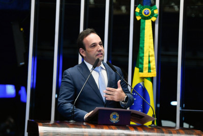 André Português leva demandas fiscais de municípios fluminenses em audiência pública no Senado