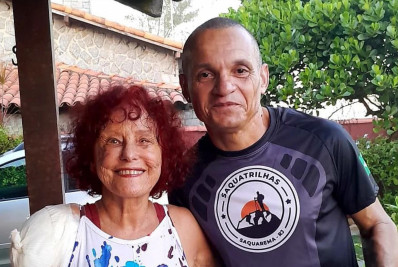 Escritora atacada por pitbulls encontra maratonista que a ajudou: 'Primeiro anjo que me salvou'