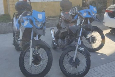 Piloto sem CNH é preso após realizar manobras perigosas com moto em Cabo Frio