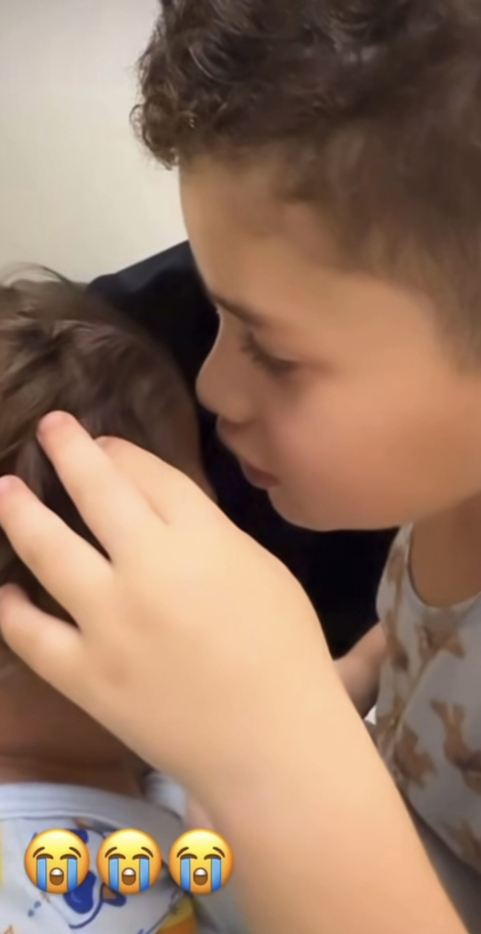 Zé Vaqueiro mostra primeiros momentos de filho caçula em casa após nove meses internado - Reprodução