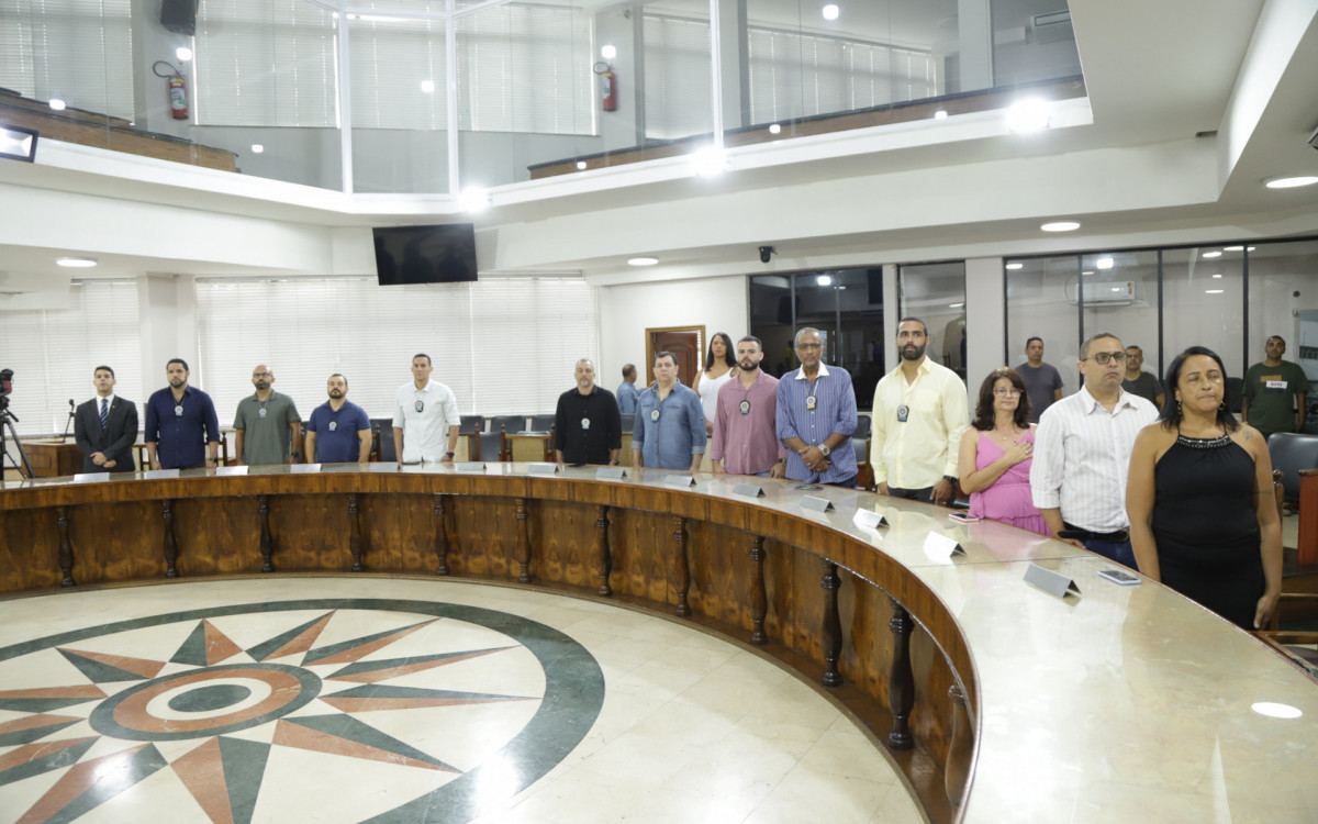 Policiais civis e servidores s&atilde;o homenageados na C&acirc;mara de Caxias - Art V&iacute;deo/ Victor Hugo/Divulga&ccedil;&atilde;o