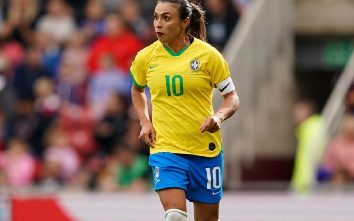 Maior jogadora de futebol de todos os tempos, Marta j&aacute; anunciou que se despedir&aacute; da sele&ccedil;&atilde;o brasileira ap&oacute;s as Olimp&iacute;adas em Paris. Aos 38 anos, a Rainha disputar&aacute; os Jogos pela sexta e &uacute;ltima vez - Reprodu&ccedil;&atilde;o / Redes sociais