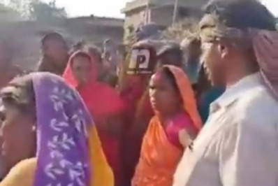 Bizarro! Homem casa com a sogra e recebe a bênção do sogro