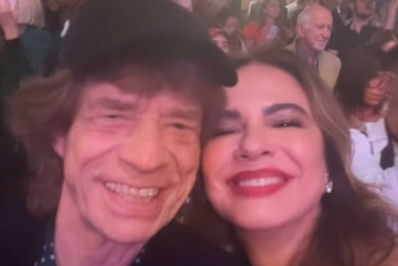 Luciana Gimenez posa com Mick Jagger na formatura do filho