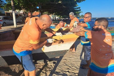 Instituto Onda Azul realiza cerimônia de entrega do primeiro barco de pesca artesanal em São Pedro da Aldeia