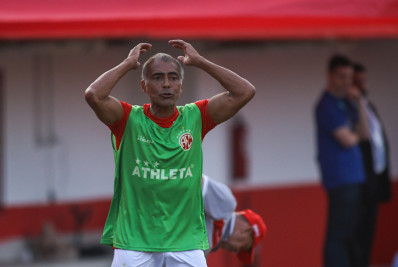 Romário cita ex-atacante do Barcelona e reforça: 'Um monte precisa ver e aprender'