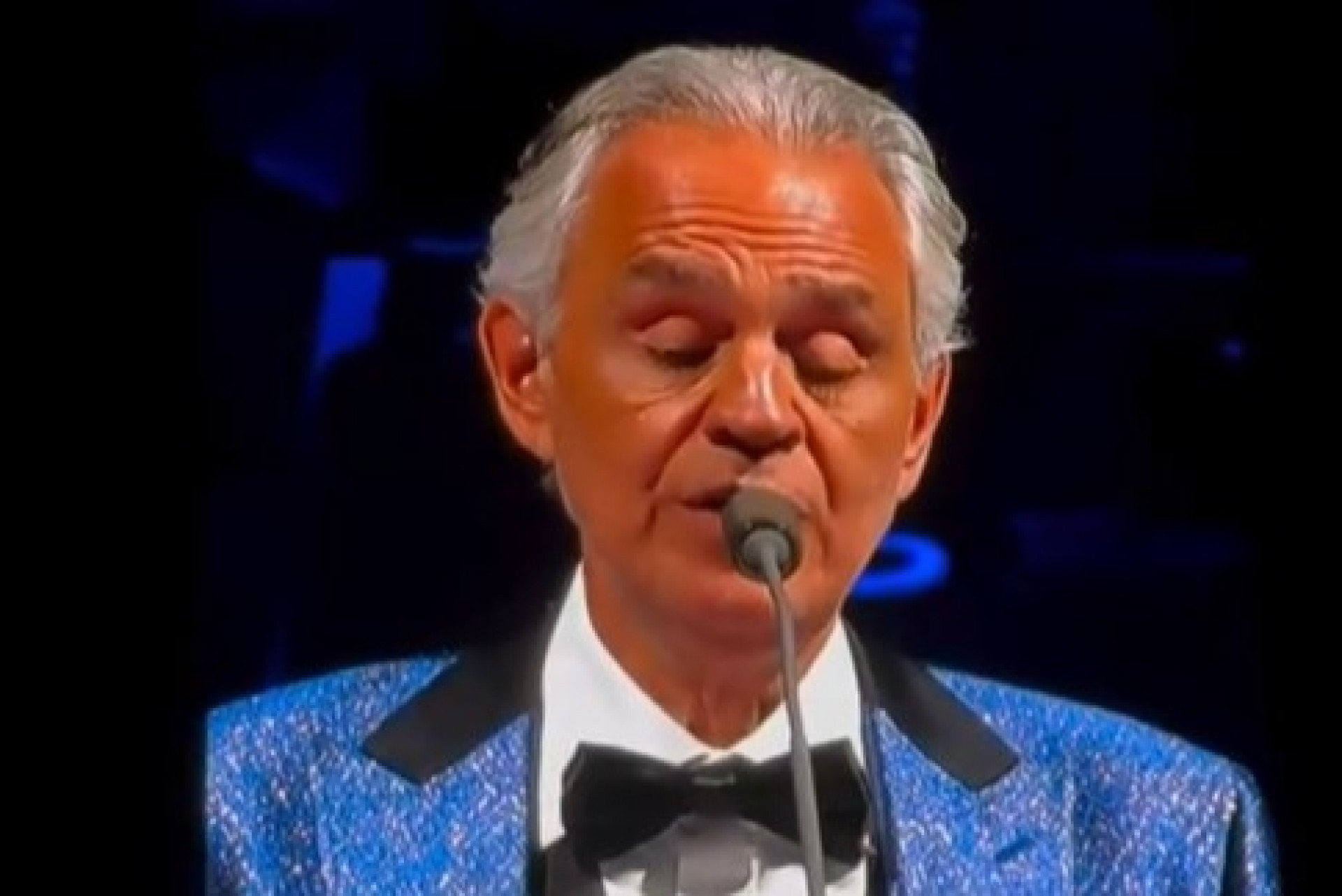 Sandy canta ao lado de Andrea Bocelli - Reprodução / X