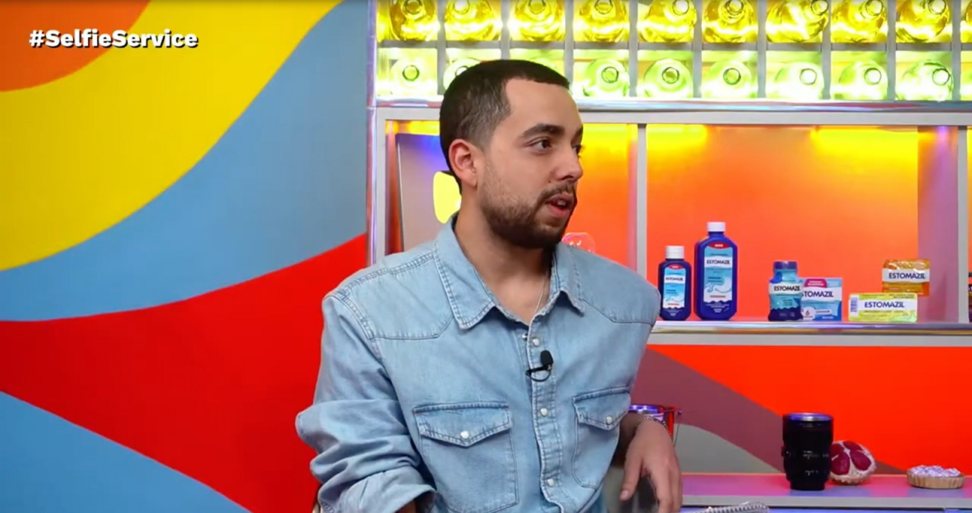 Lucas Souza fala sobre decisão de assumir bissexualidade no programa 'Self Service', apresentado por Lucas Selfie no Youtube - Reprodução