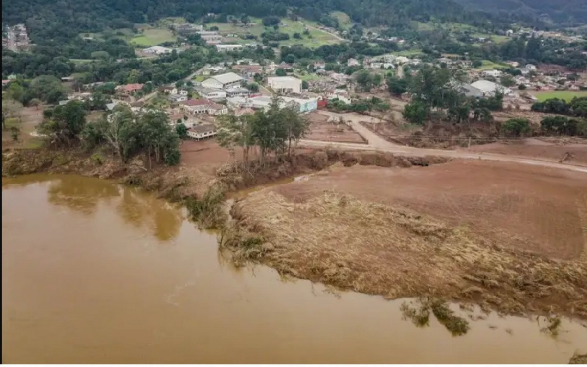Rio Taquari subiu 24 metros nos últimos dias causando destruição